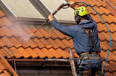 Démoussage et hydrofuge de toiture à Issirac
